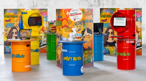 Hessisches Kultusministerium schickt mobile Ausstellung in Klassenzimmer - Das Projekt "Deine Zukunft #REAL:DIGITAL" umfasst eine mobile Mitmachausstellung rund um das Thema digitale Zukunft - Foto: Flad & Flad